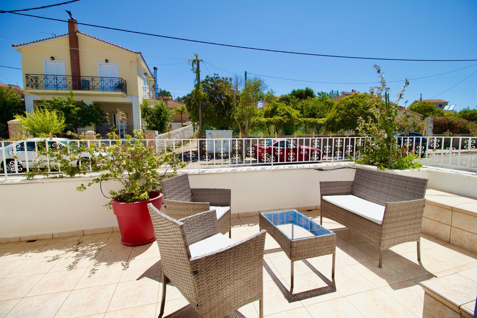 Archontariki Suites - Apartment with Terrace at the Airport