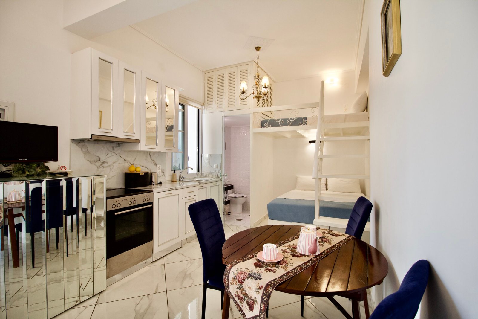 Central Luxurious Retreat Studio