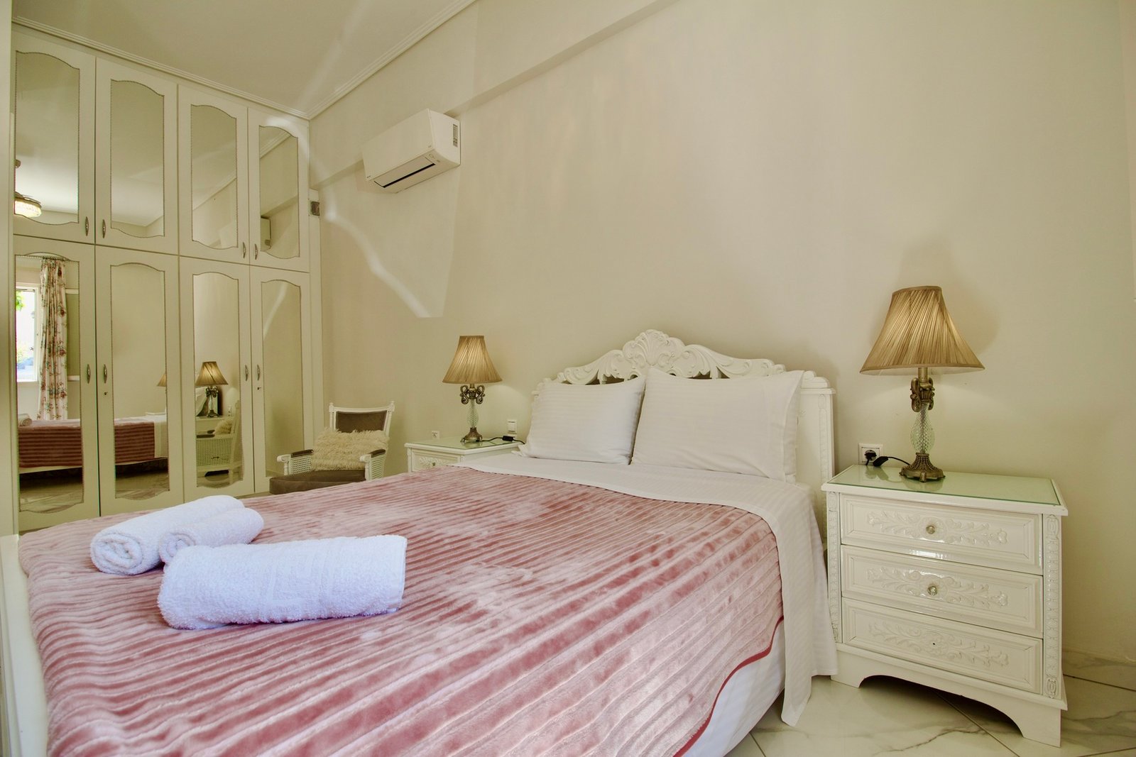 Central Luxurious Retreat Apartment