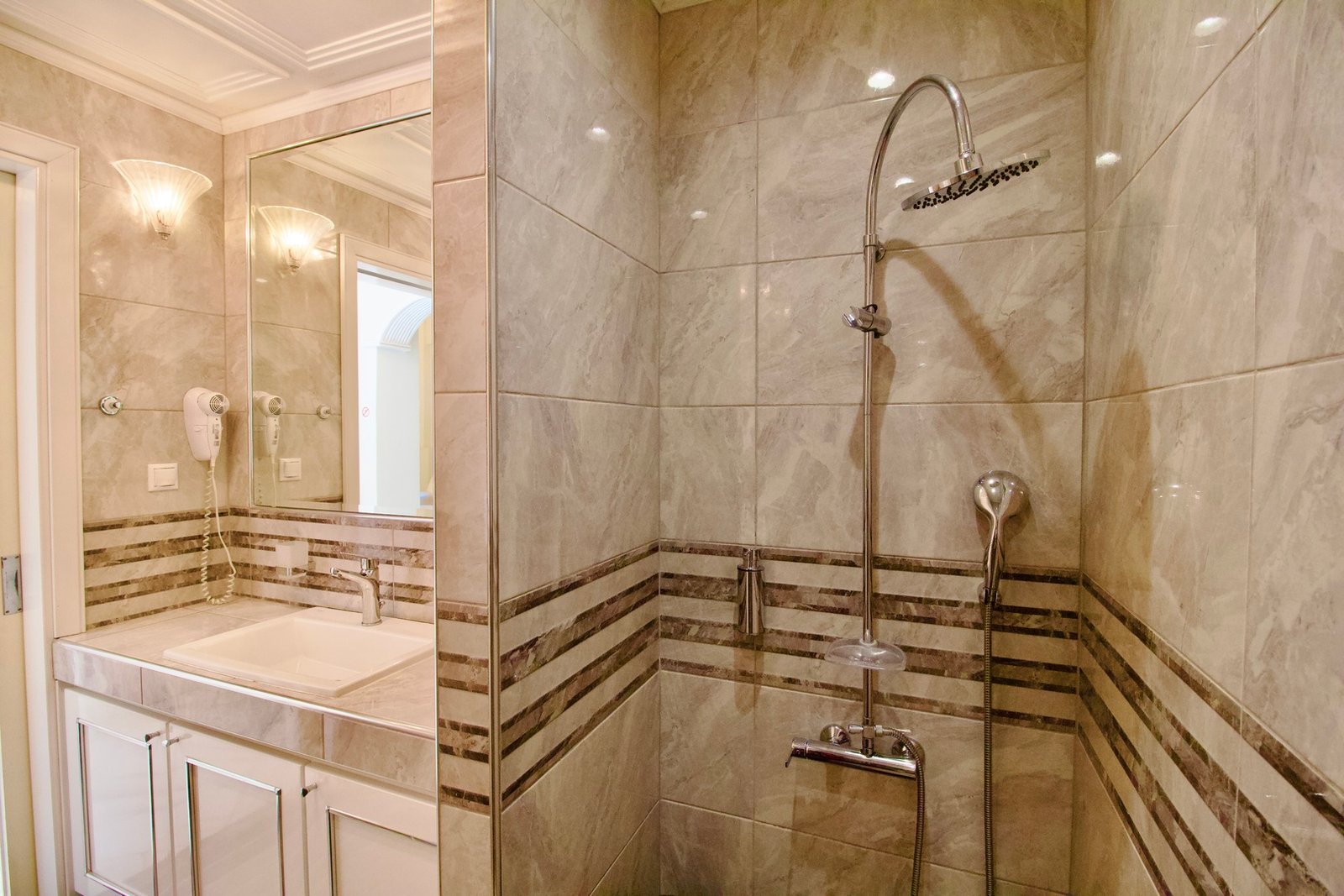 Central Luxurious Retreat Apartment