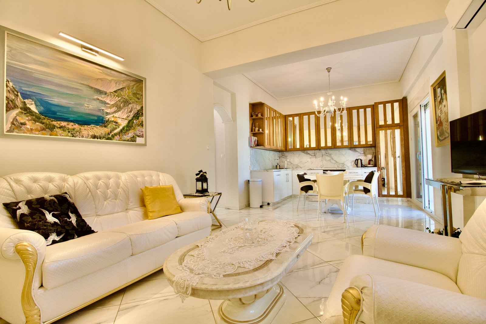 Central Luxurious Retreat Apartment