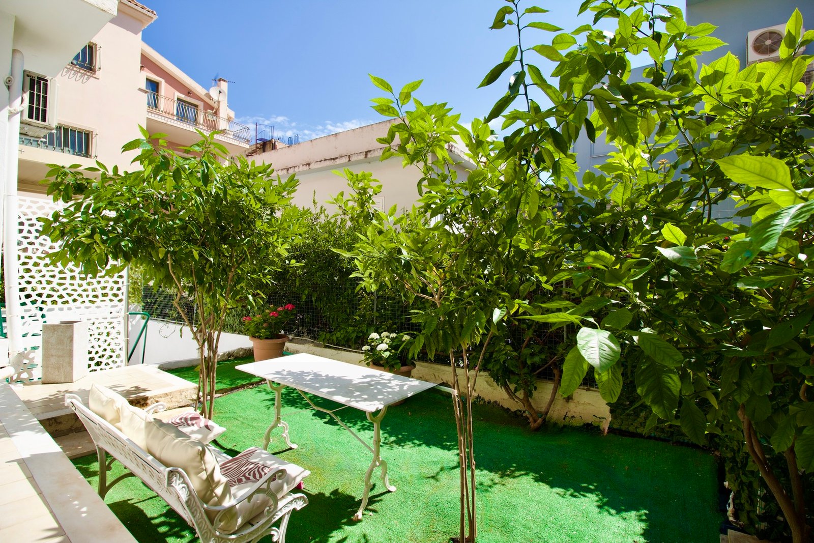 Central Luxurious Retreat Studio